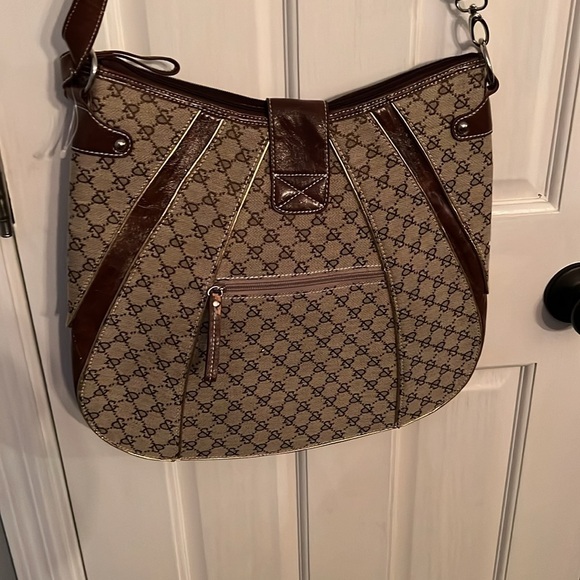 &. Women’s crossbody - Picture 5 of 10